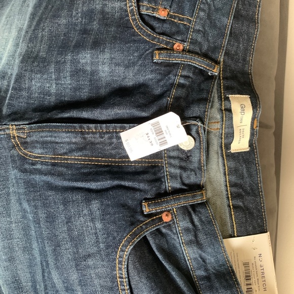 NWT- Gap Relaxed Jeans - Picture 3 of 5